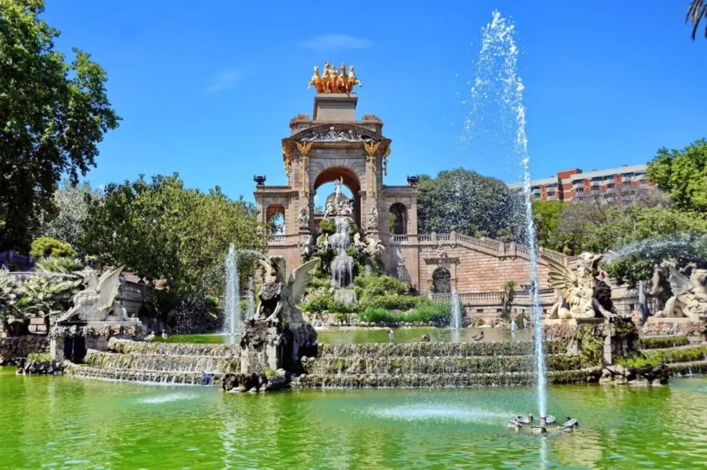 The ornate Cascada Monumental fountain in the Parc de la Ciutadella in Barcelona, with its grand arch, golden sculpture, and tiered waterfalls.